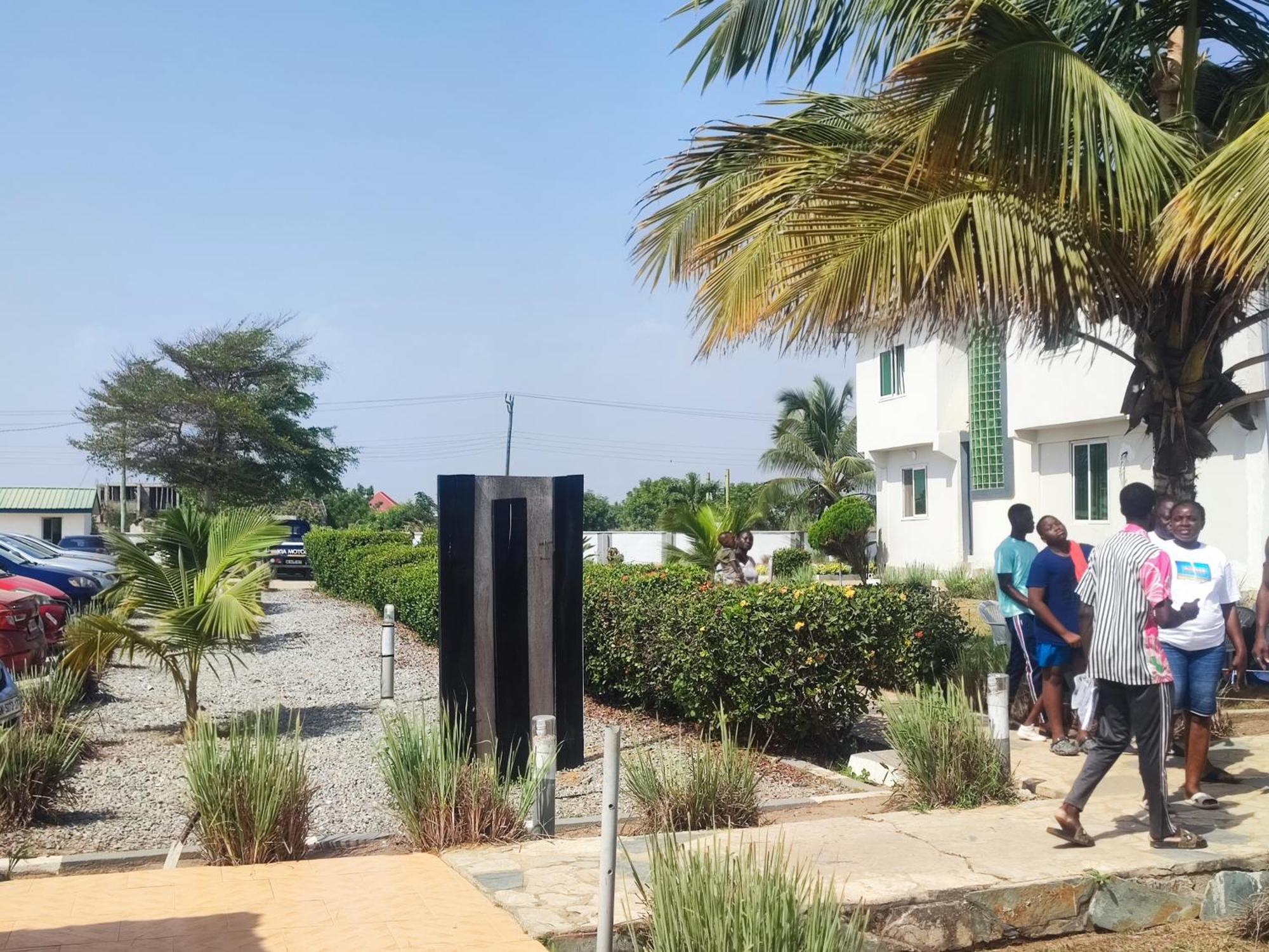Ellisa Hospitality And Spa Hotell Accra Exteriör bild