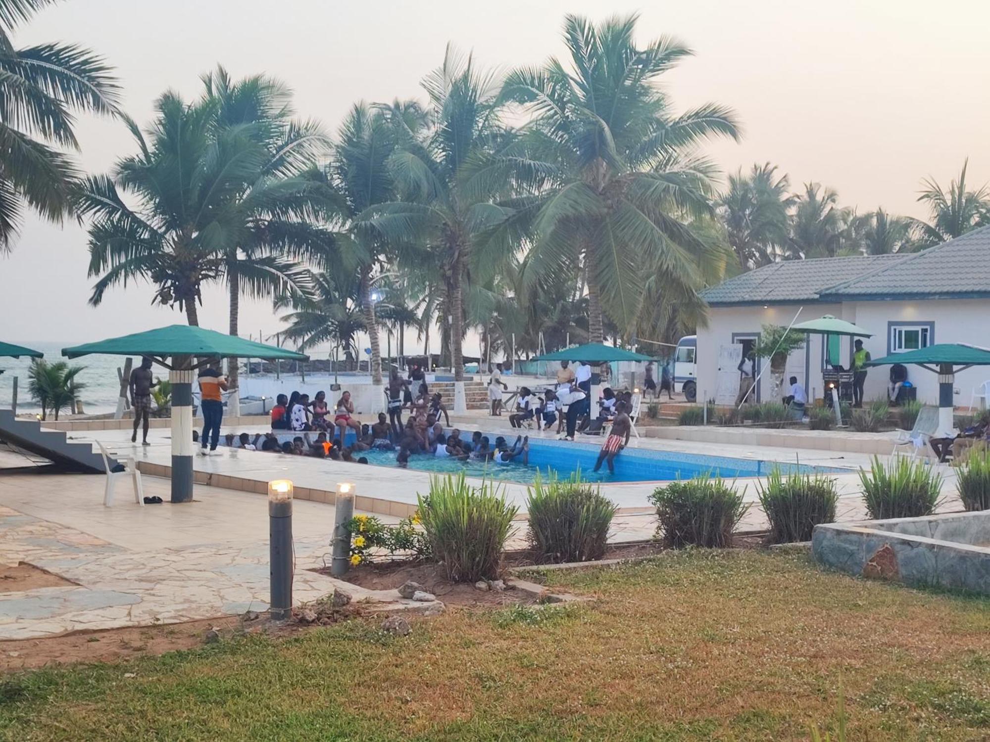 Ellisa Hospitality And Spa Hotell Accra Exteriör bild