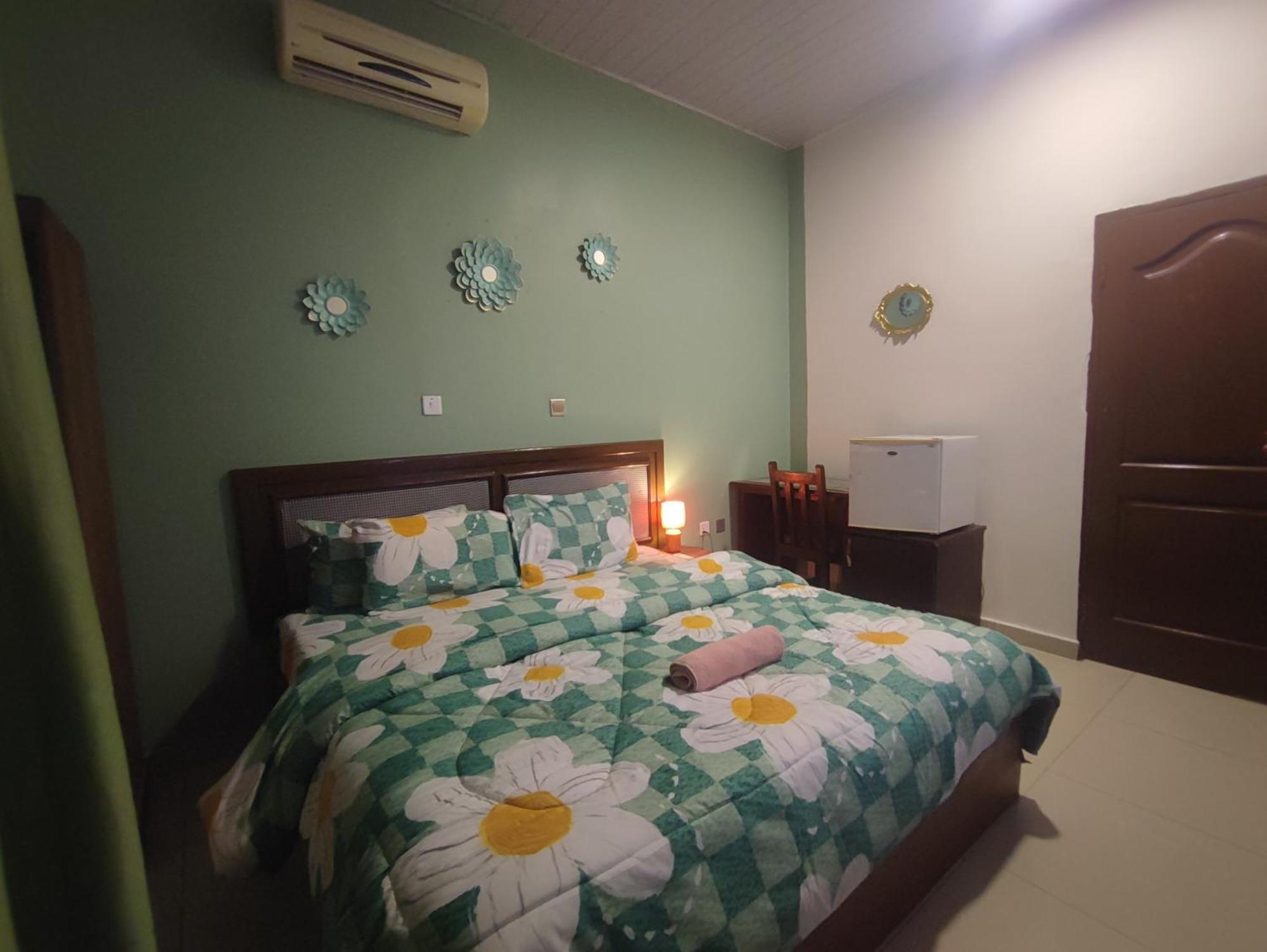 Ellisa Hospitality And Spa Hotell Accra Exteriör bild