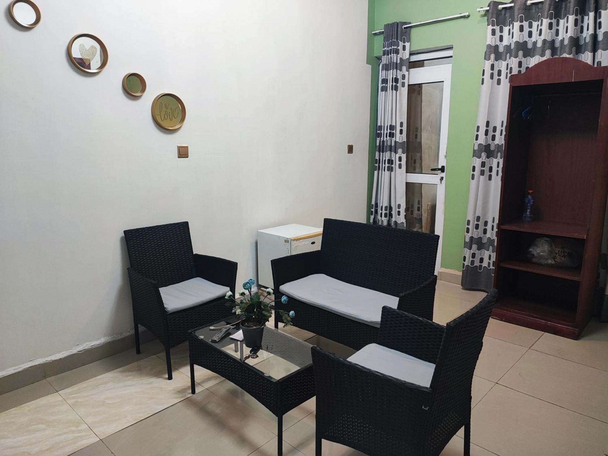 Ellisa Hospitality And Spa Hotell Accra Exteriör bild